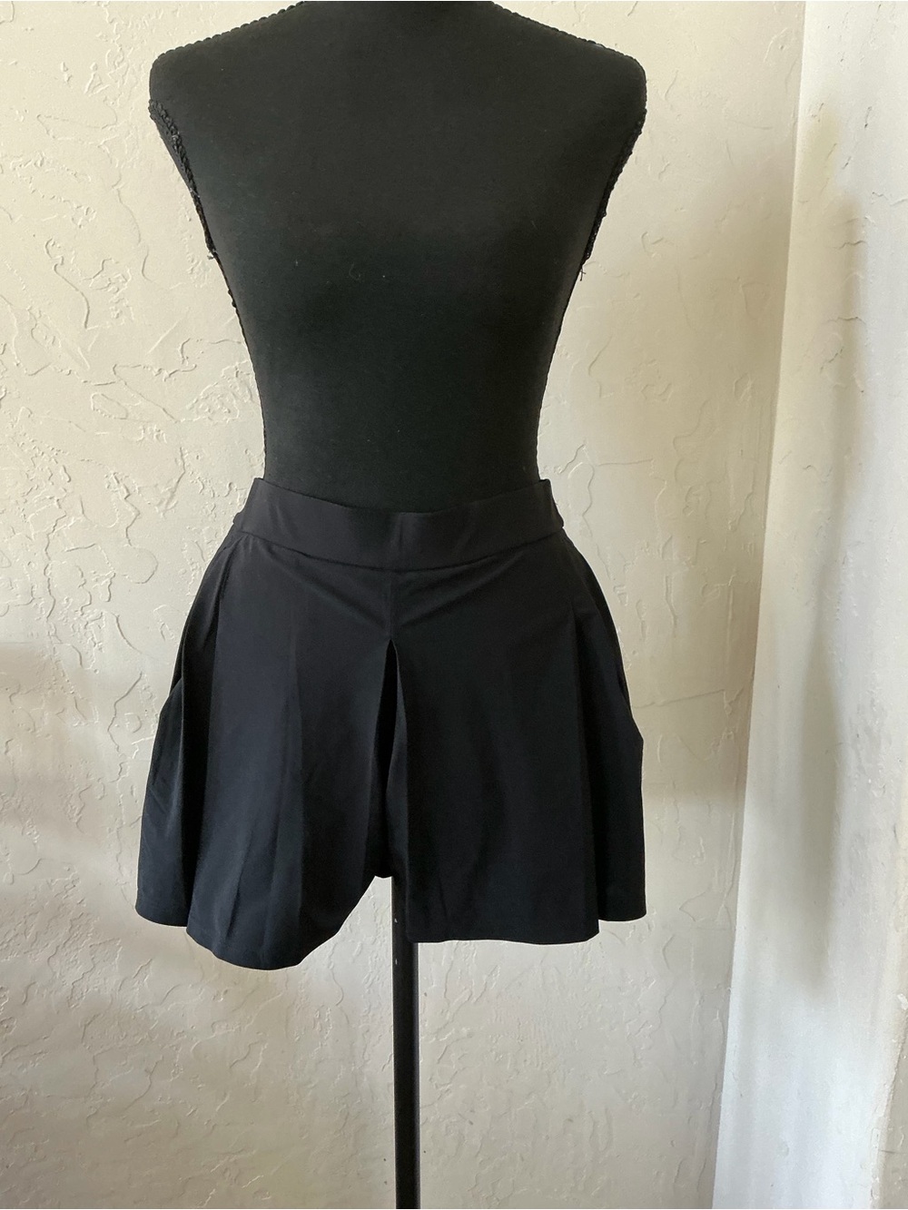 Lululemon Women’s Black Pleated Skort Shorts